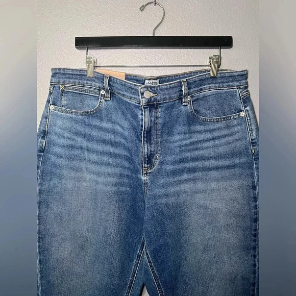 NWT LL Bean Women's Sz 18 Petite Classic Fit Med Wash Stretch Denim 38x28 NEW!!! - Picture 3 of 5